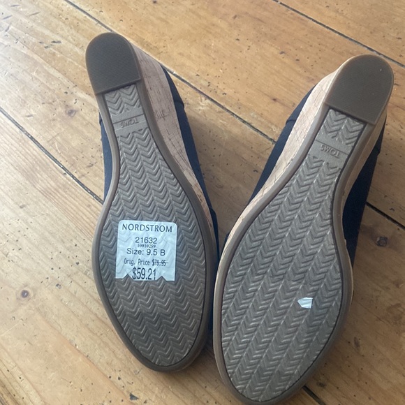 New Tom’s black wedges - Picture 3 of 5